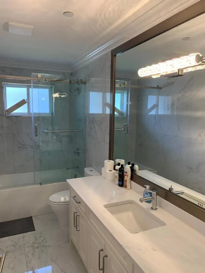 منزل للإقامة Cozy Private Room In Charming Dunbar-Southlands فانكوفر كندا