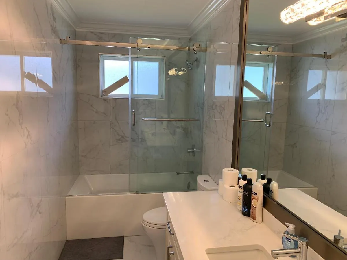 Cozy Private Room In Charming Dunbar-Southlands فانكوفر منزل للإقامة